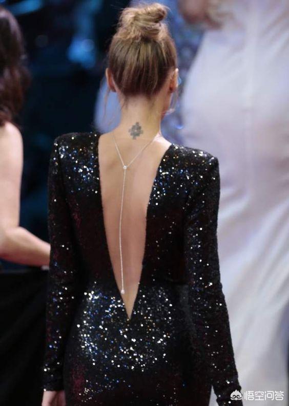 贴身连衣裙如何搭配鞋子(图1)