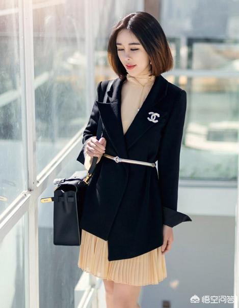 黑色短西装如何搭配外套(图32)