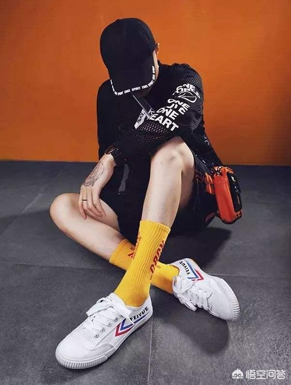 小白裙如何搭配丝袜外套(图20)