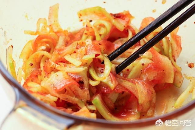 西瓜皮凉拌菜的做法视频(图7)