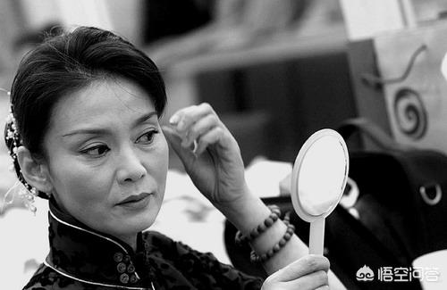 潘虹演过《杜十娘》,《人到中年》,《寒夜》,《末代皇后》,《井》