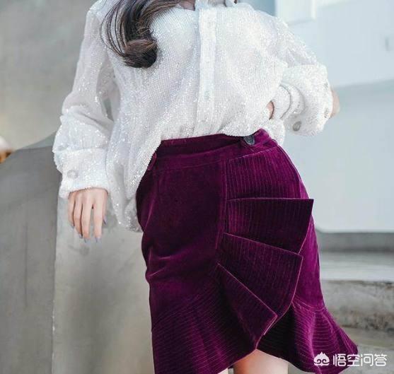 黑丝绒裙子如何搭配衣服(图2)
