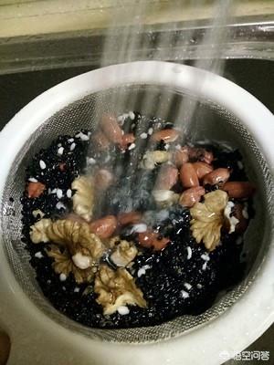 黑芝麻豆浆-黑芝麻豆浆的功效与作用