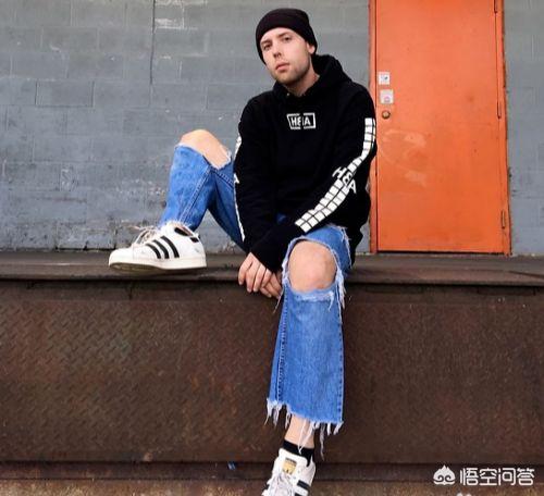 破洞牛仔短裤男如何搭配(图4)