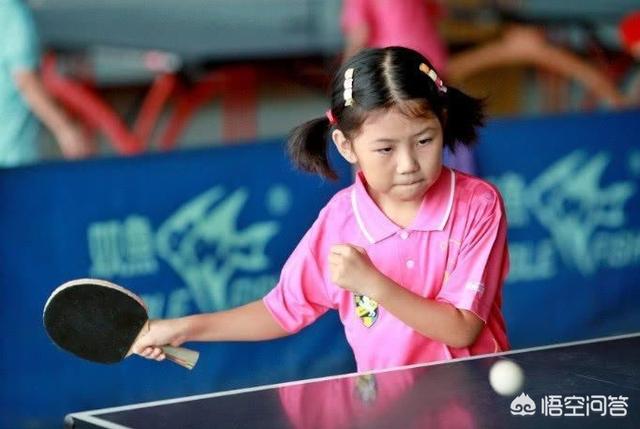 乒乓球拍怎样握好？