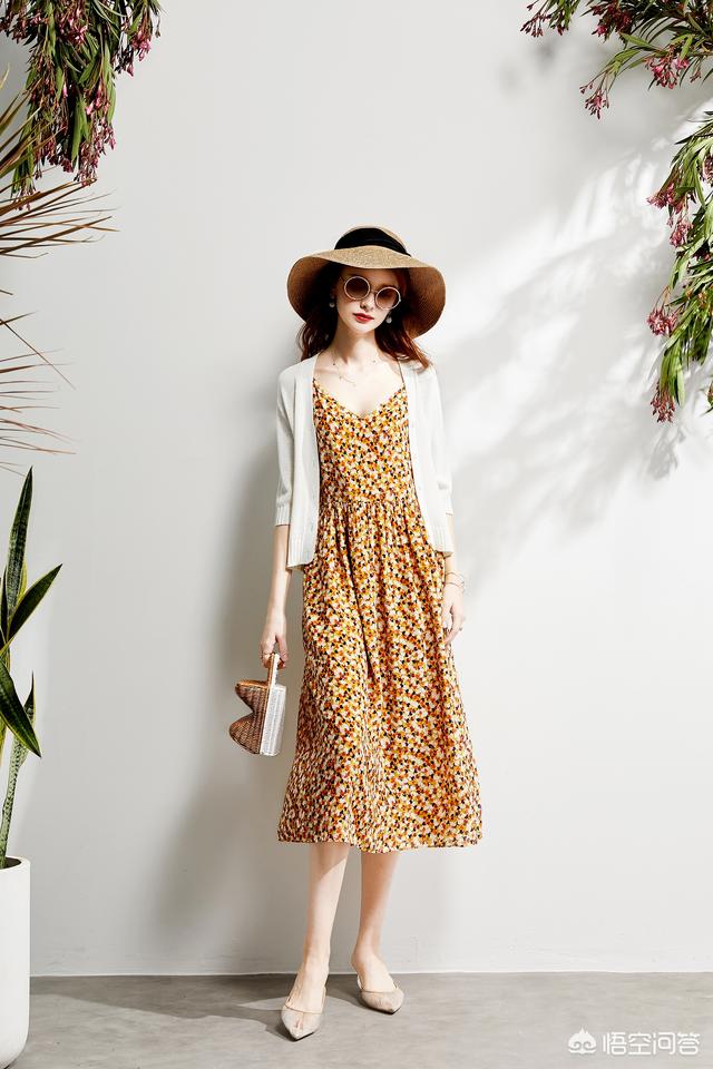 碎花连衣裙（露肩连体碎花连衣裙是什么版型？）