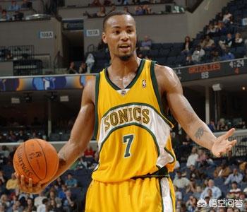 拉沙德刘易斯（NBA魔术队的刘易斯为什么叫亿元先生啊他打球很厉害？）