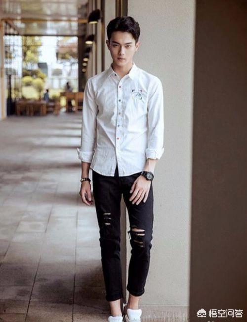 破洞牛仔短裤男如何搭配(图3)