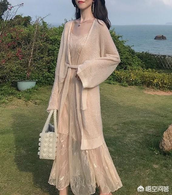 碎花连衣裙（露肩连体碎花连衣裙是什么版型？）