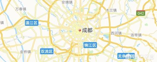 去成都旅游，请问哪些景点必去，住哪里比较方便