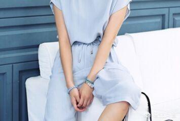 清新蓝大衣如何搭配裤子(图4)