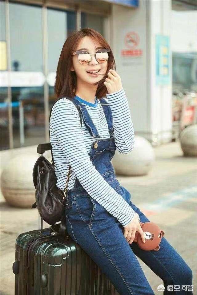 蓝白拼接短袖怎么搭配(图5)