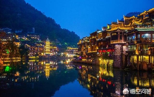 湖南凤凰古城旅游穿搭， 去凤凰古城穿搭
