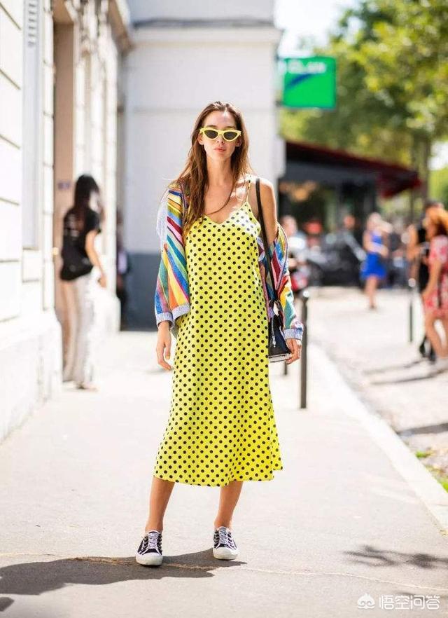 中长连衣裙如何搭配下身(图8)