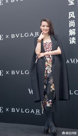 黑色裙如何搭配夏季外套(图17)