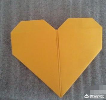 怎么用正方形折纸做一个心形？