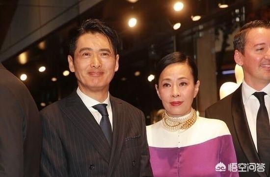 69岁周润发公园跑步 手臂长满肉球