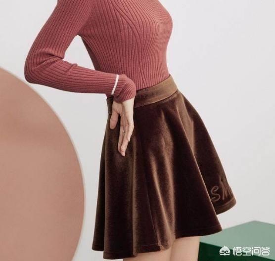 黑丝绒裙子如何搭配衣服(图4)