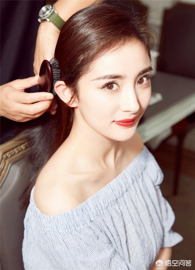 形容女孩子笑得好看的句子有哪些，美女笑得好讨人喜欢的句子 - 句子网