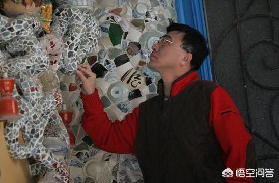 50岁的女人学画画晚吗？：1米58男子苦练绣花一幅卖到6万8