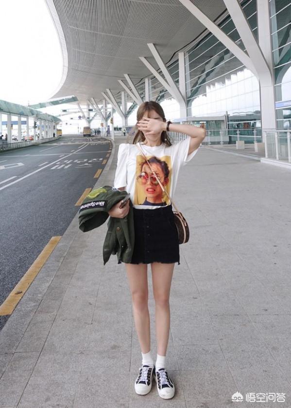 黑色短裙旅游穿搭， 黑色短裙旅游穿搭图片