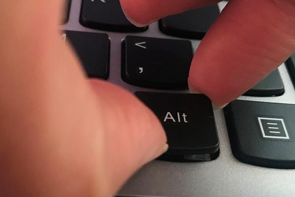 笔记本键盘打不出字怎么回事