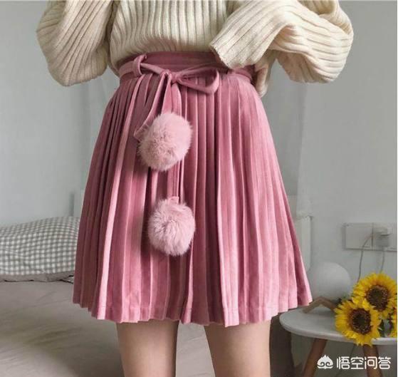 黑丝绒裙子如何搭配衣服(图8)