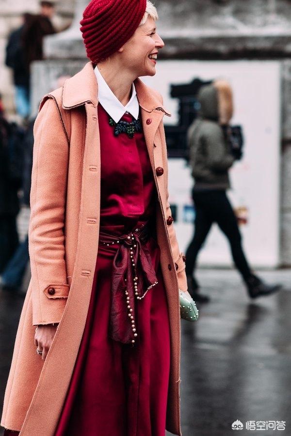 红色风衣和靴子如何搭配(图17)
