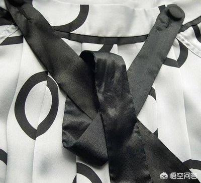飘带女衬衣如何搭配裤子(图12)