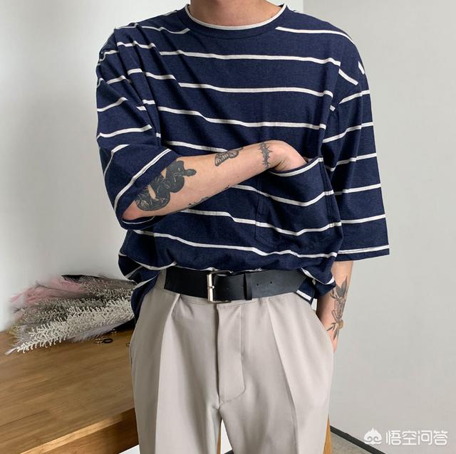 蓝白拼接短袖怎么搭配(图14)