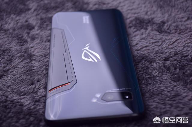 手机可以玩大型游戏电池还很耐用的是什么手机？