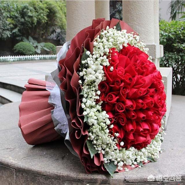 送女朋友玫瑰花多少朵合适（送女朋友玫瑰花应该送多少）