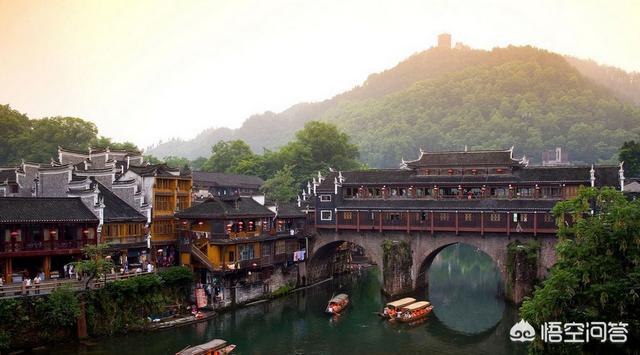 湖南凤凰古城旅游穿搭， 去凤凰古城穿搭