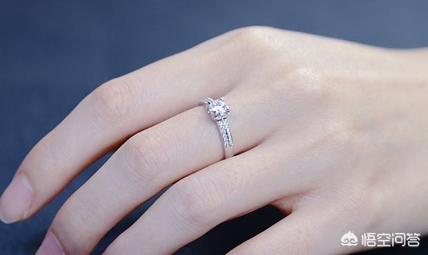 想买钻石戒指，结婚戒指，或者定制个性钻戒在哪买比较好？