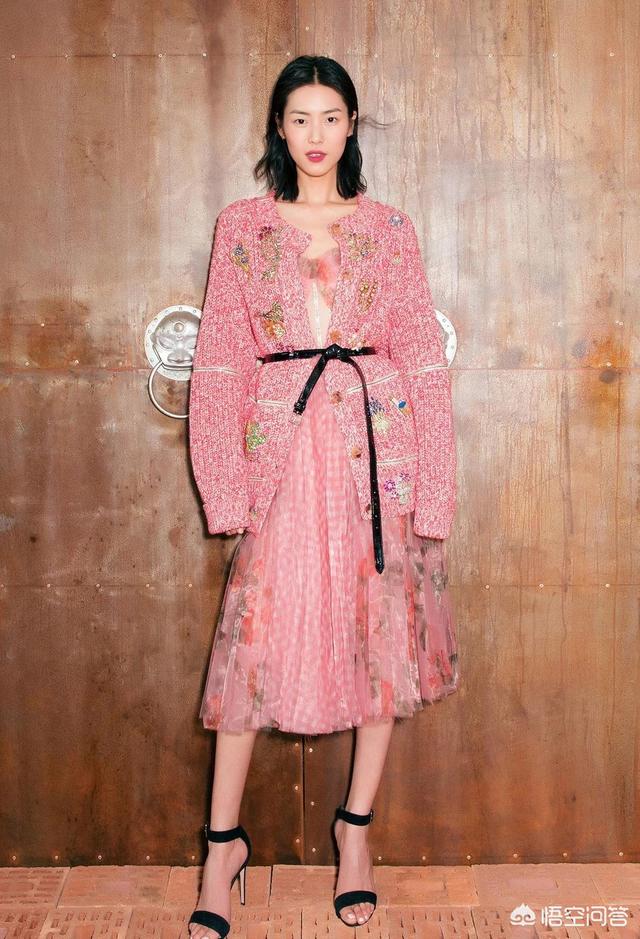 毛衣长外套开衫如何搭配(图8)