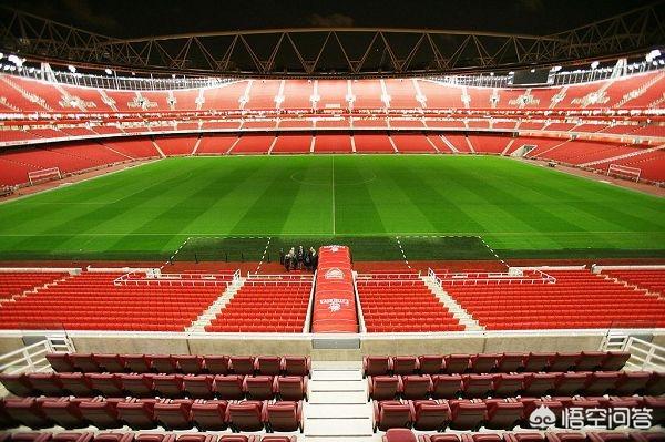 为什么英超的足球场看起来大呢？