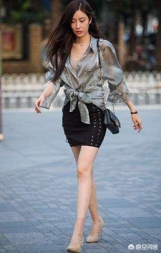 黑色针织裙子如何搭配外套(图2)