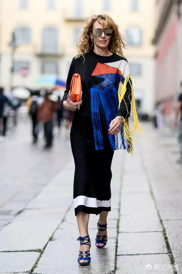 黑色针织裙子如何搭配外套(图16)