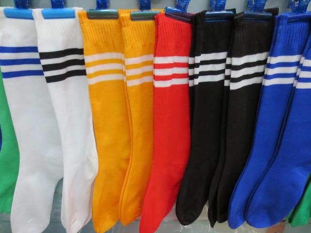 男生足球袜如何搭配短裤(图1)