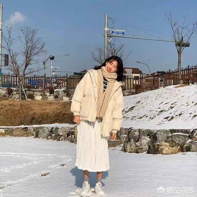 超短牛仔棉衣如何搭配衣服(图3)
