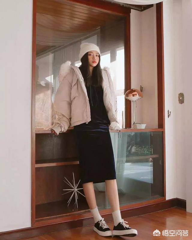 超短牛仔棉衣如何搭配衣服(图2)