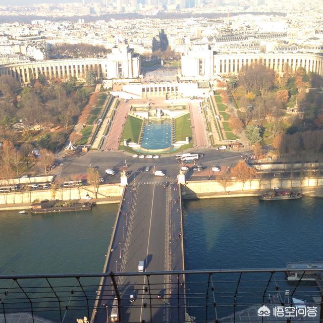 埃菲尔铁塔的图片（去巴黎旅游参观埃菲尔铁塔，有必要登顶吗？）