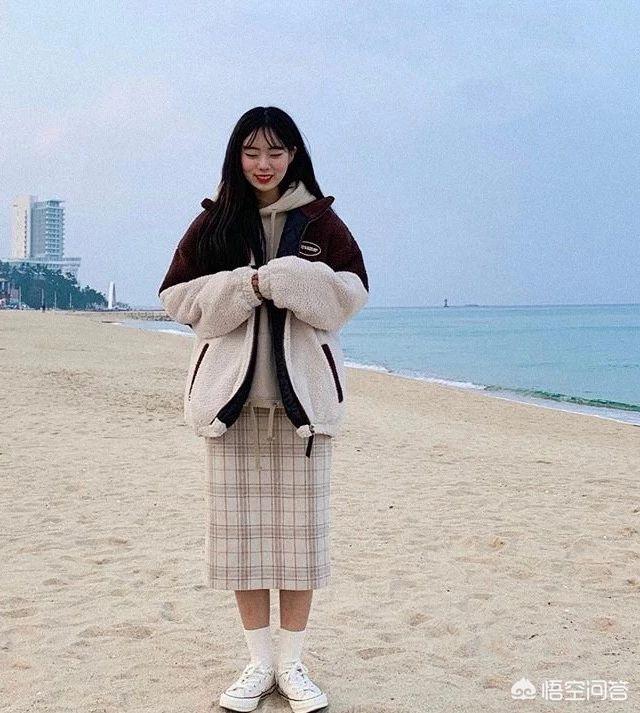 超短牛仔棉衣如何搭配衣服(图22)