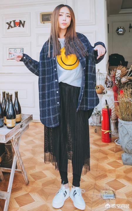 上衣短裙如何搭配外套女(图3)