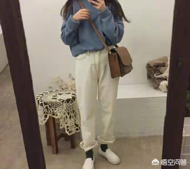 米白色短裙如何搭配毛衣(图28)