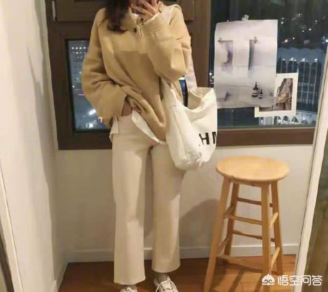 米白色短裙如何搭配毛衣(图29)