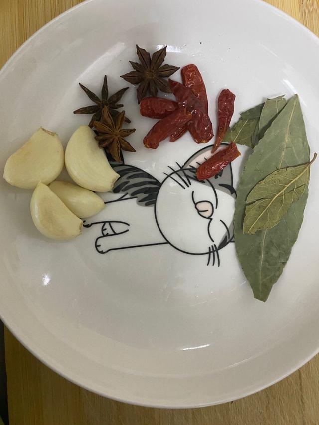 红烧鸡爪怎么做好吃-红烧鸡爪怎么做好吃又简单视频