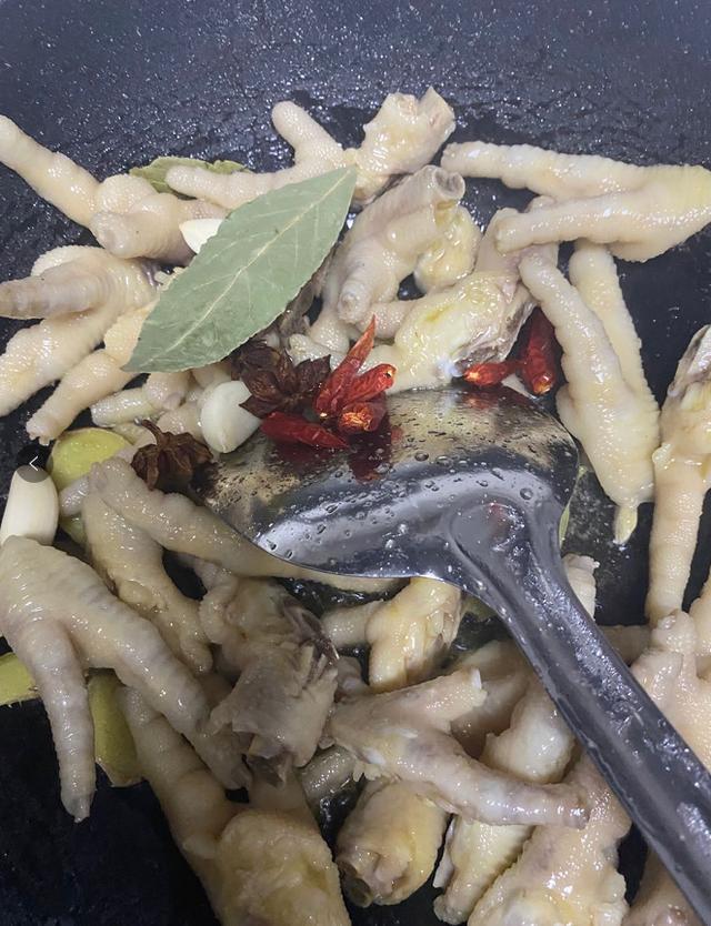 红烧鸡爪怎么做好吃-红烧鸡爪怎么做好吃又简单视频