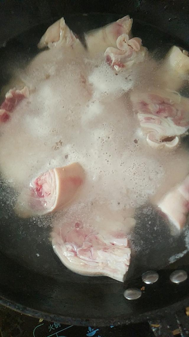 红烧猪蹄的家常做法（红烧猪脚的家常做法？）