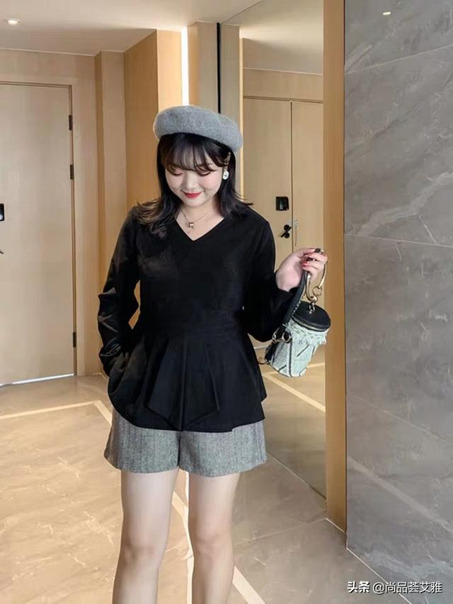 宽大圆领卫衣怎么搭配(图2)